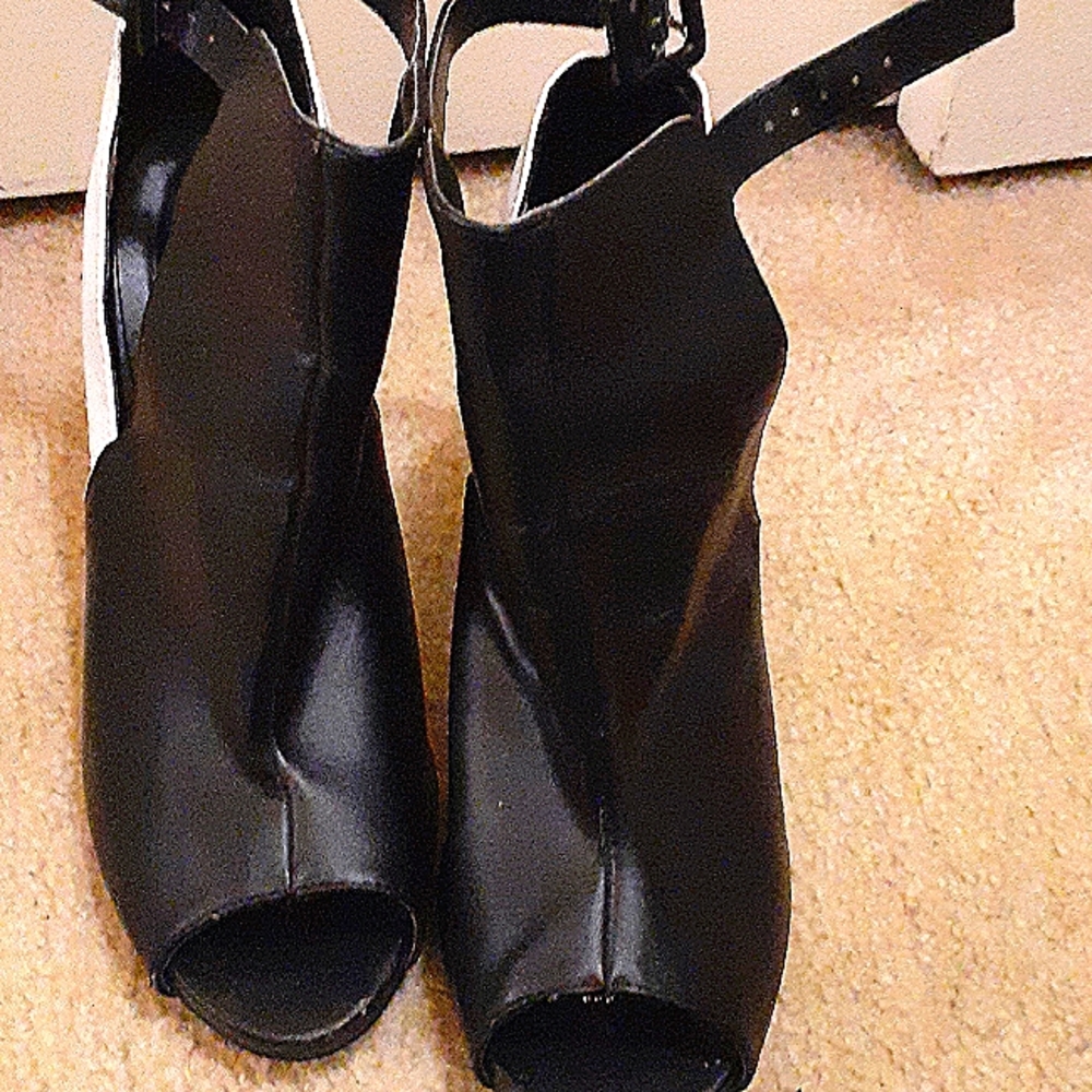 Womens heel shoes